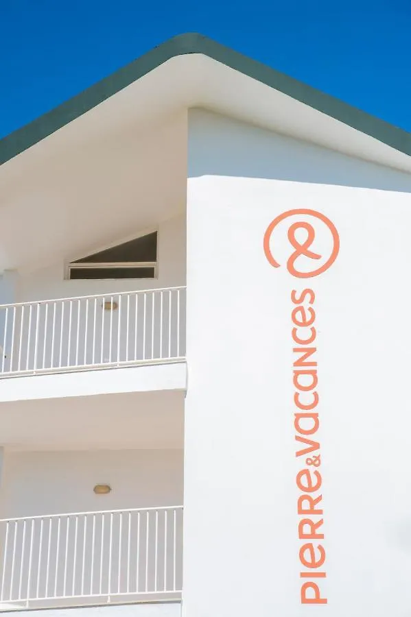 アパートホテル Pierre & Vacances Menorca Cala Blanes カラ・エン・ブラネス