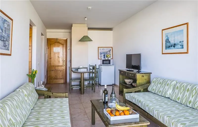 アパートホテル Pierre & Vacances Menorca Cala Blanes カラ・エン・ブラネス